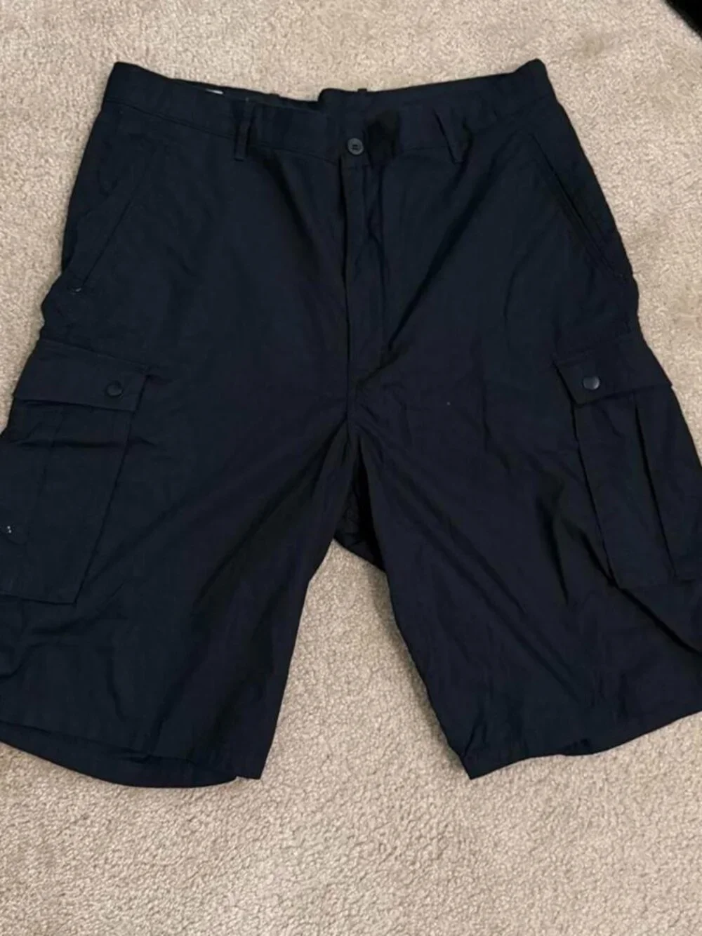 Levi’s Black Cargo Shorts (Approx. 36x11): Levi’s...